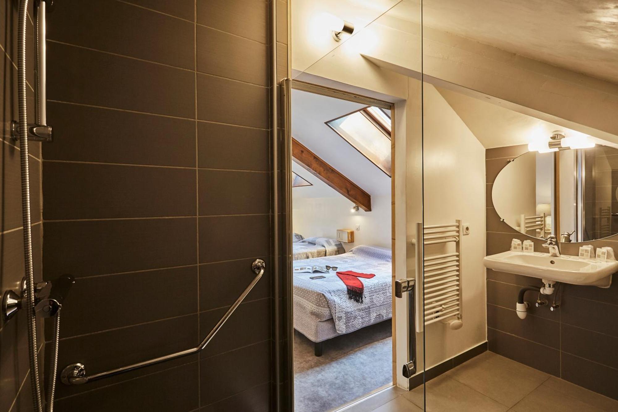 Cit'Hotel Le National Cluses Buitenkant foto